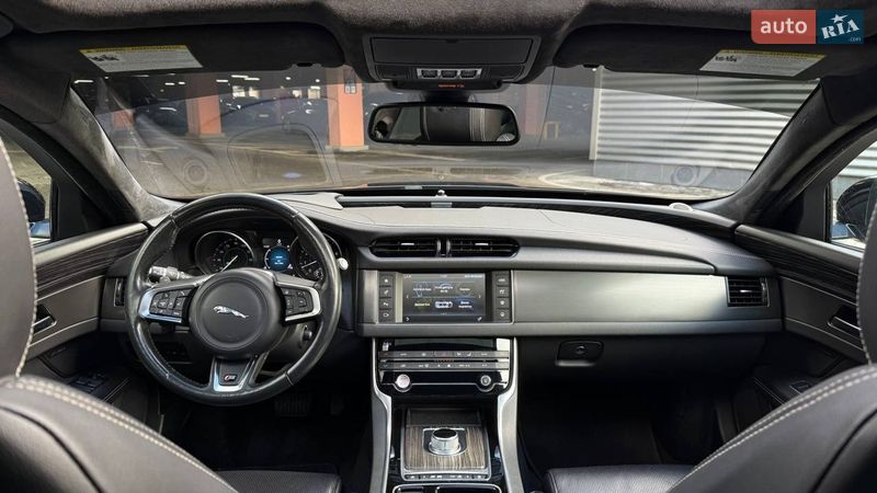 Седан Jaguar XF 2015 в Киеве