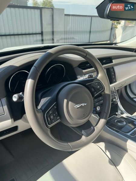 Седан Jaguar XF 2017 в Ужгороде