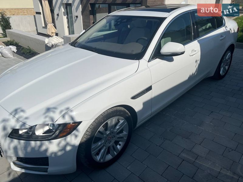 Седан Jaguar XF 2017 в Ужгороде