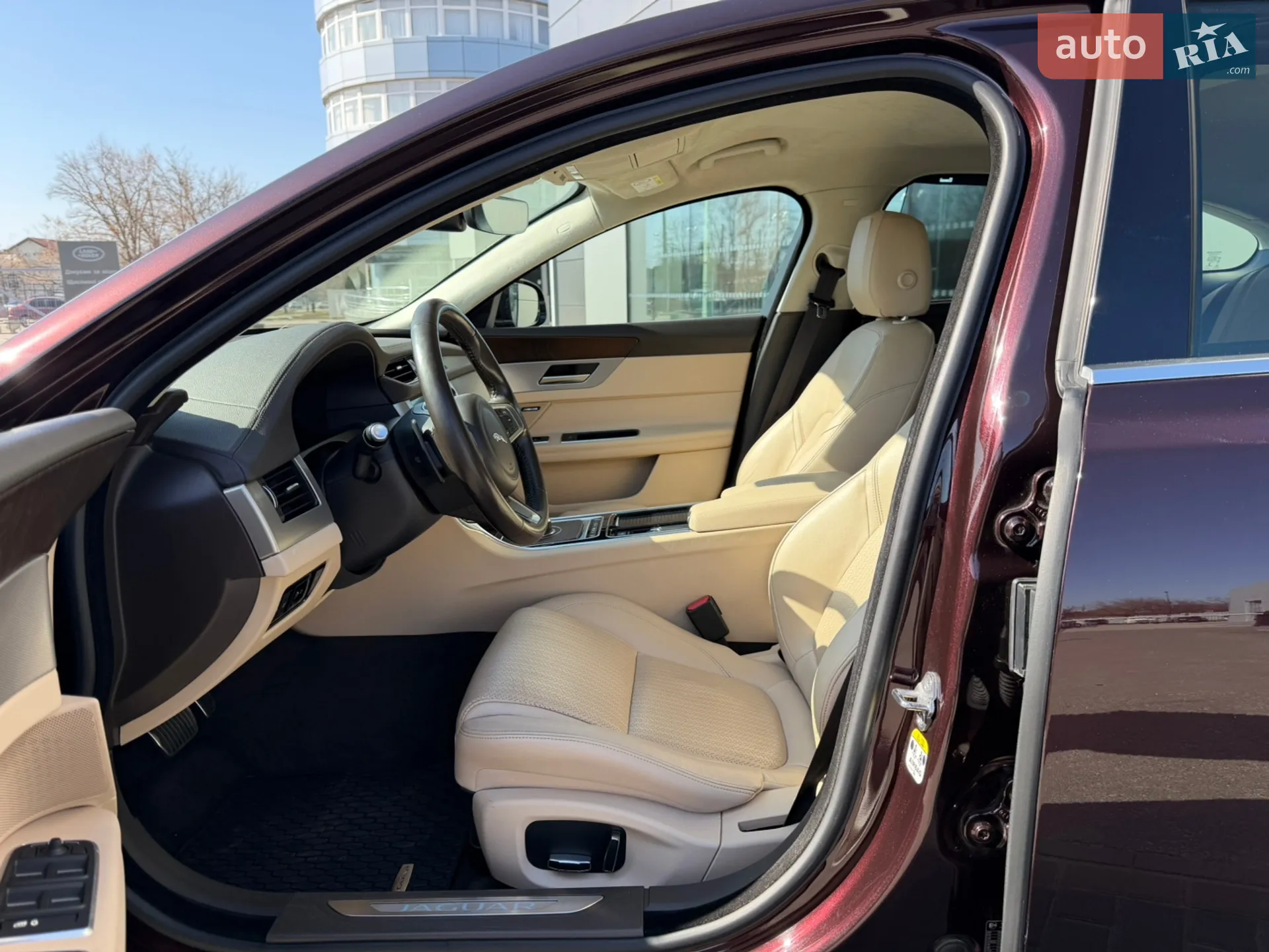 2019 Jaguar XF - мініатюра 11