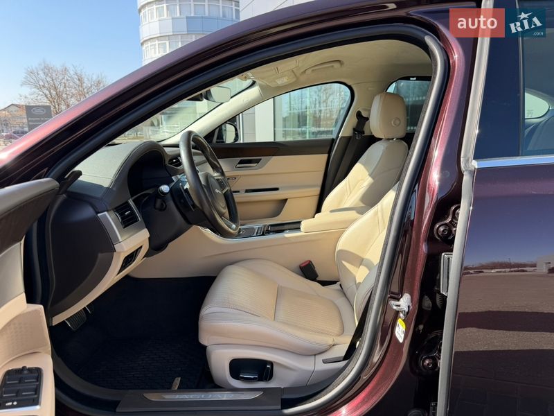 Седан Jaguar XF 2019 в Харкові
