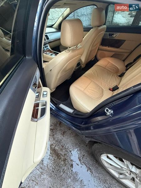 Седан Jaguar XF 2013 в Києві