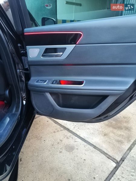 Седан Jaguar XF 2015 в Тячеві