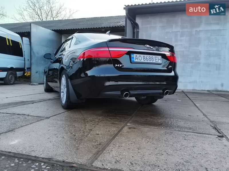 Седан Jaguar XF 2015 в Тячеві