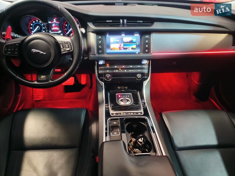 Седан Jaguar XF 2015 в Тячеві