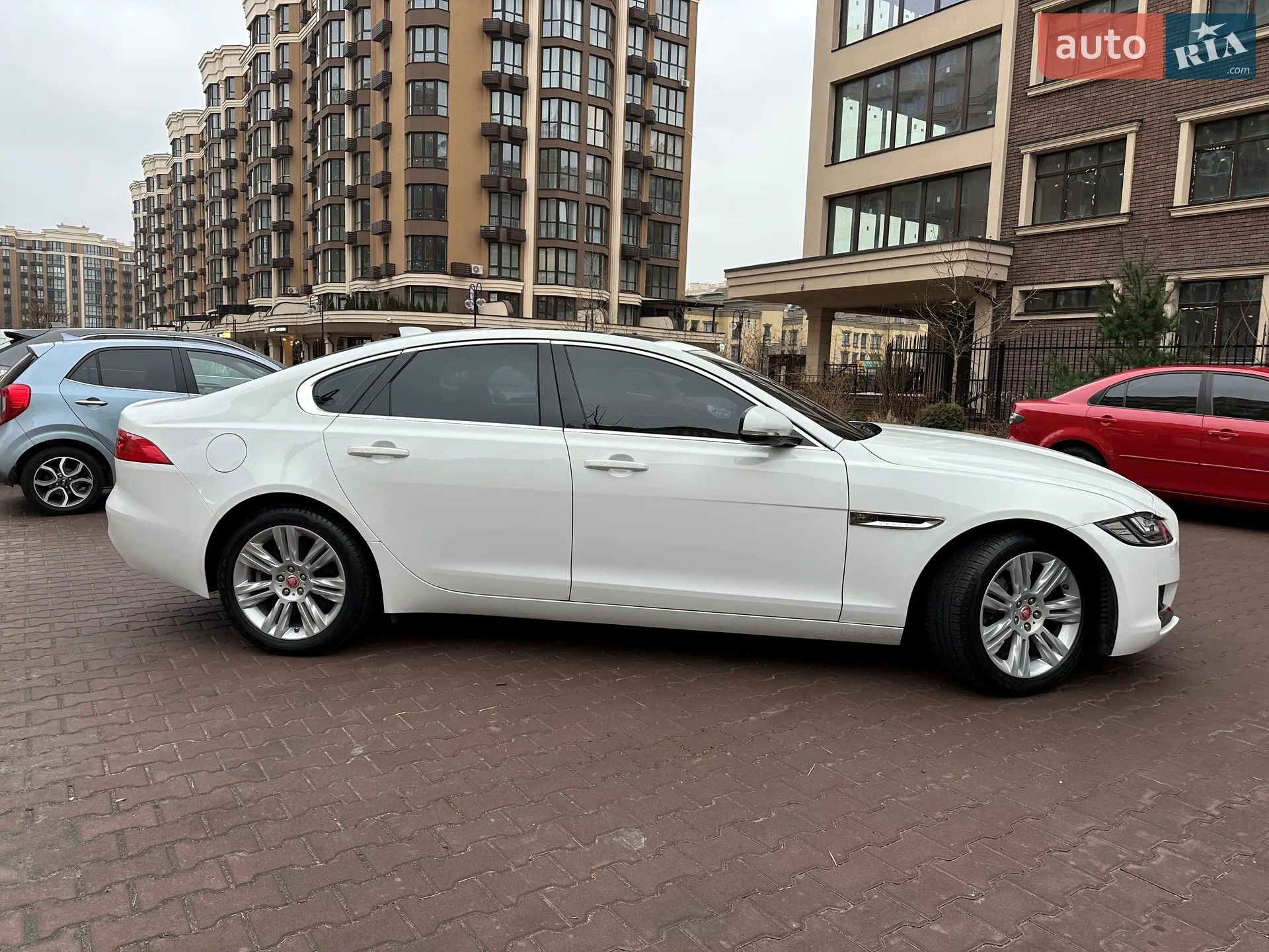 2016 Jaguar XF - мініатюра 2