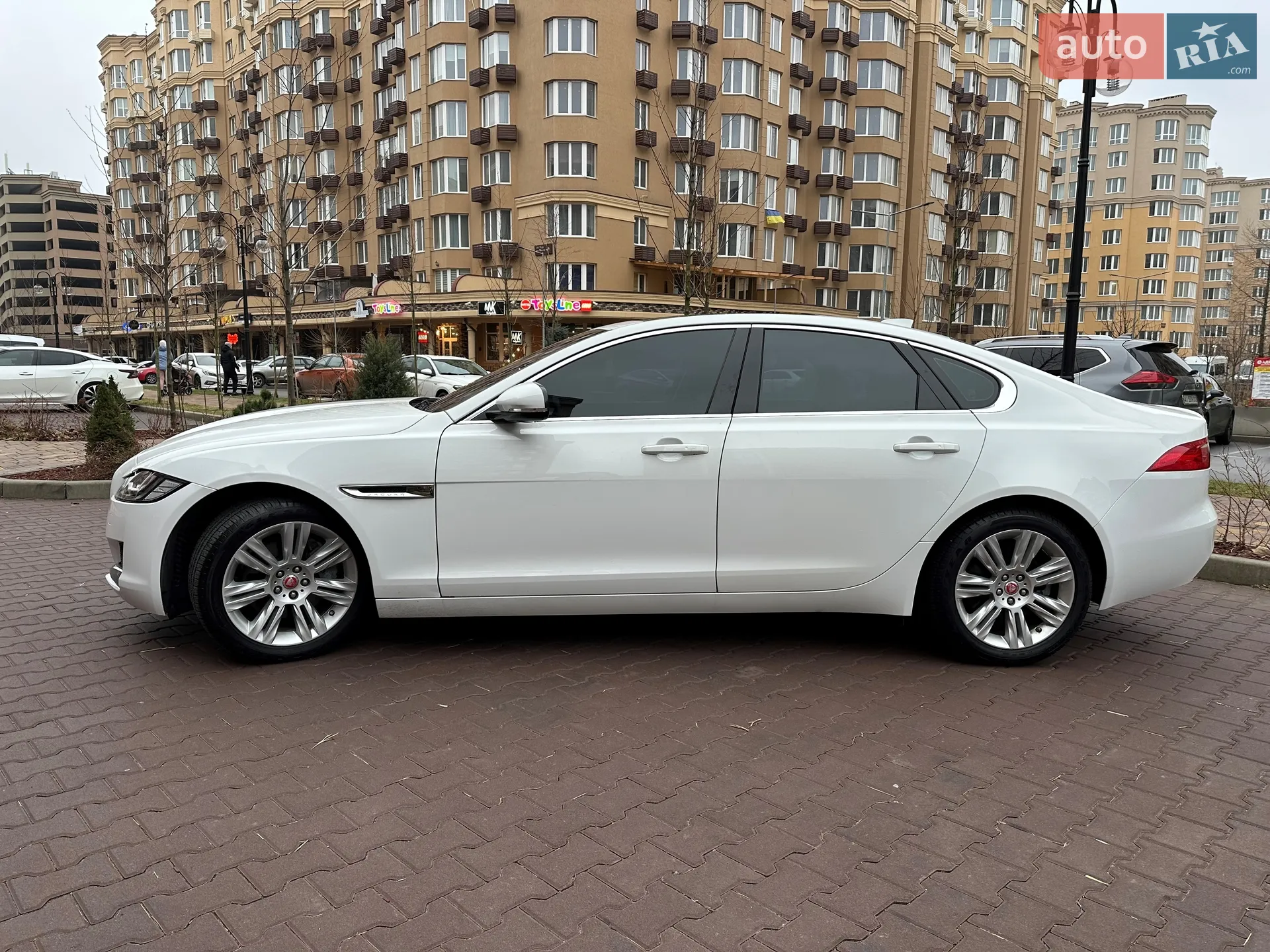 2016 Jaguar XF - мініатюра 3