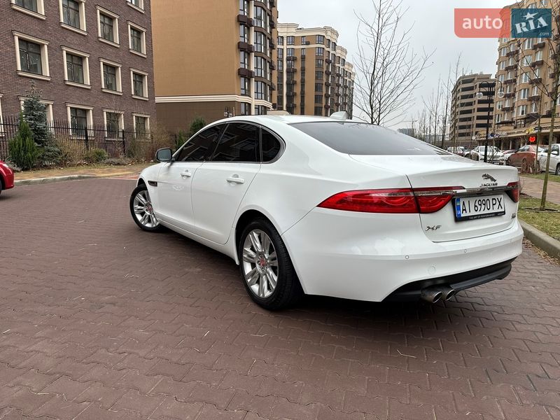 Седан Jaguar XF 2016 в Києві