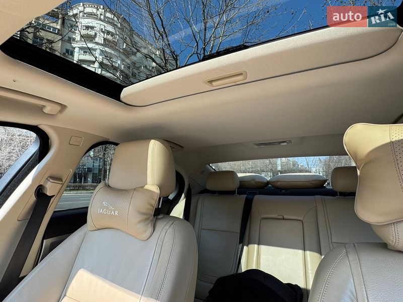 Седан Jaguar XF 2013 в Одесі
