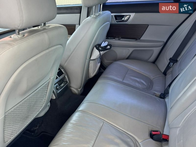 Седан Jaguar XF 2012 в Одессе