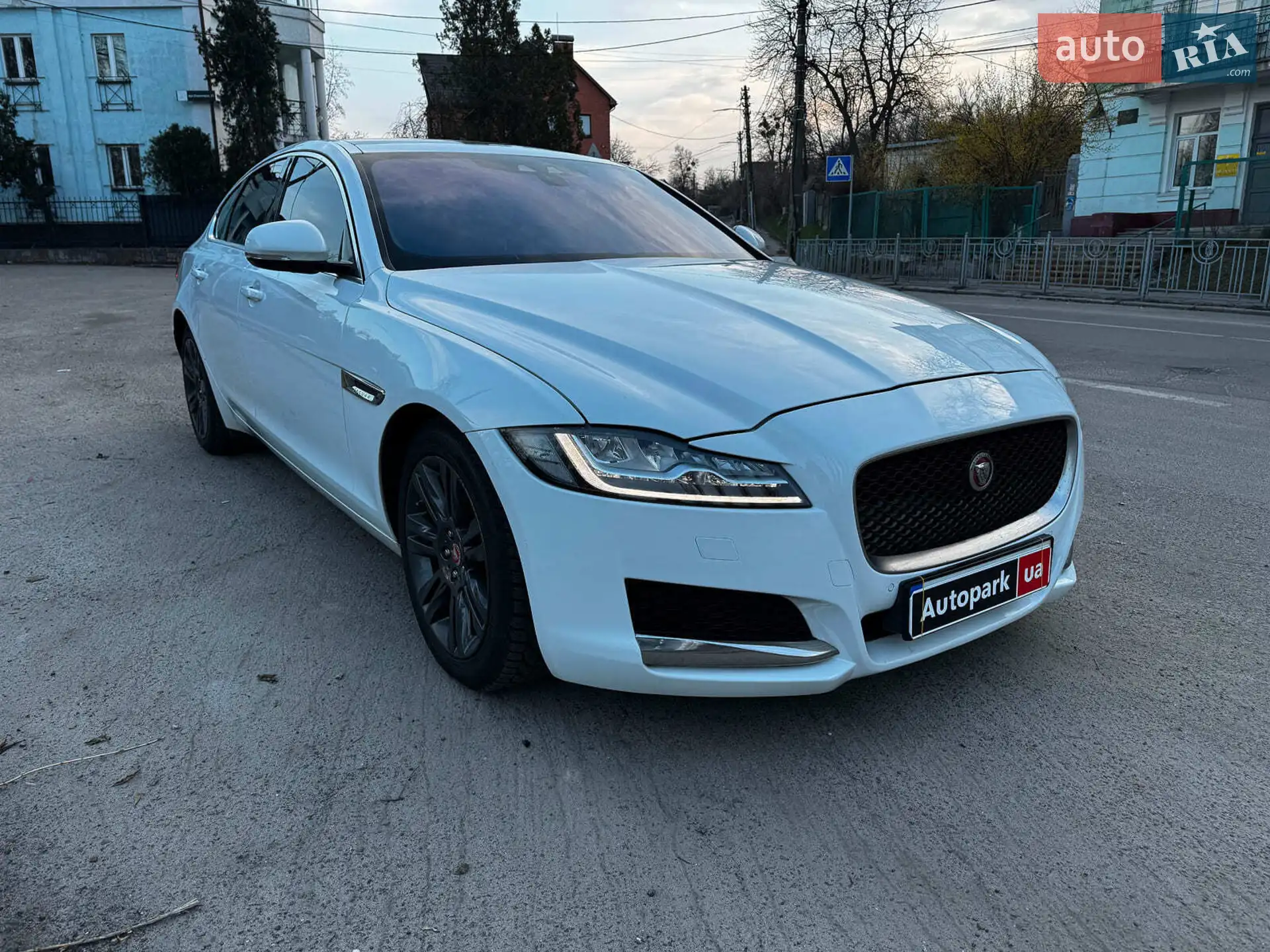 2017 Jaguar XF - мініатюра 3