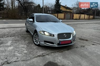Седан Jaguar XF 2015 в Вишгороді