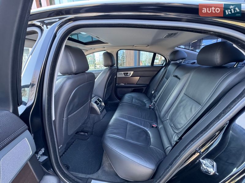 Седан Jaguar XF 2014 в Луцке
