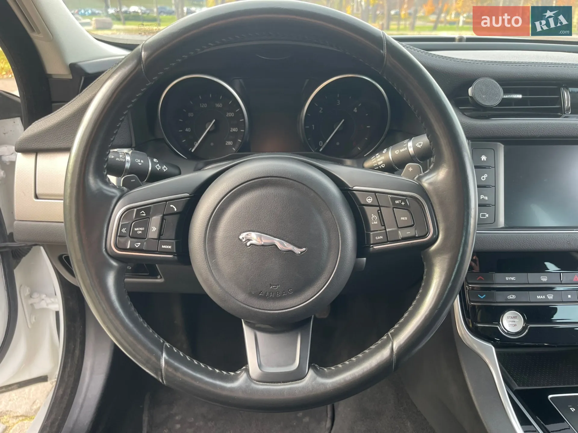 2017 Jaguar XF - мініатюра 32