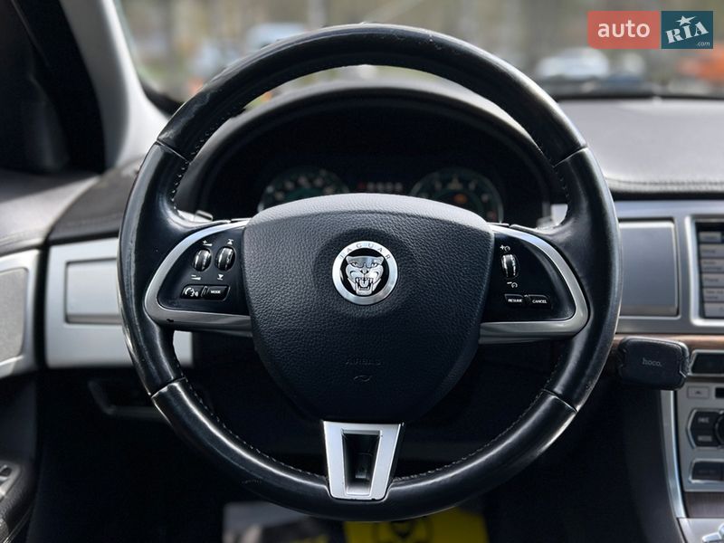 Седан Jaguar XF 2013 в Львові