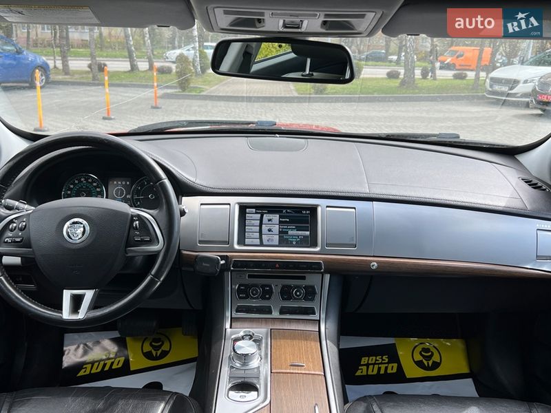 Седан Jaguar XF 2013 в Львові