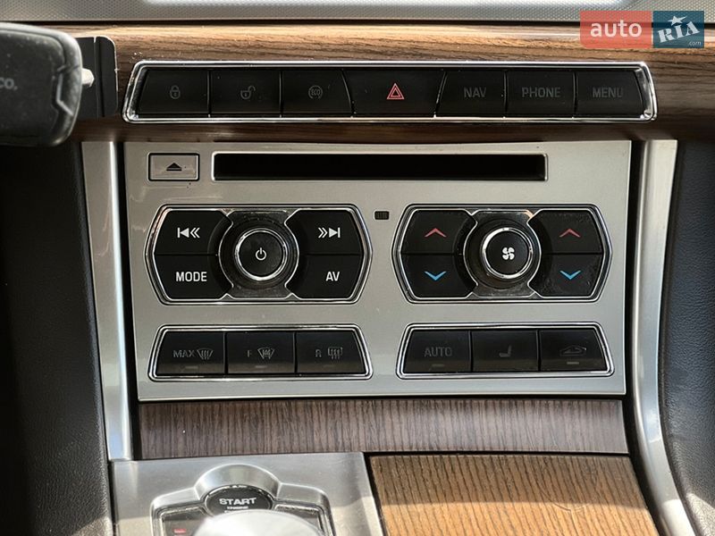 Седан Jaguar XF 2013 в Львові