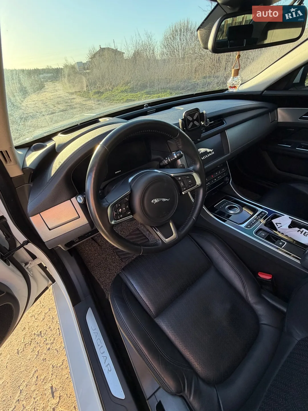 2017 Jaguar XF - мініатюра 38