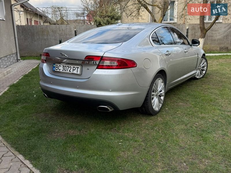 Седан Jaguar XF 2010 в Львове