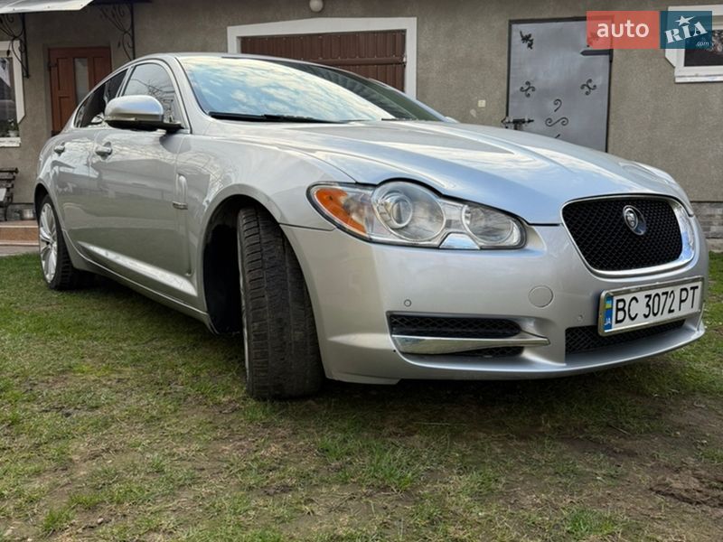 Седан Jaguar XF 2010 в Львове