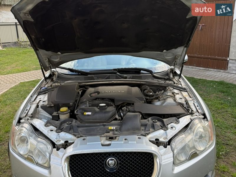 Седан Jaguar XF 2010 в Львове