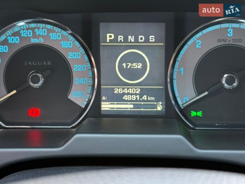 Седан Jaguar XF 2010 в Львове