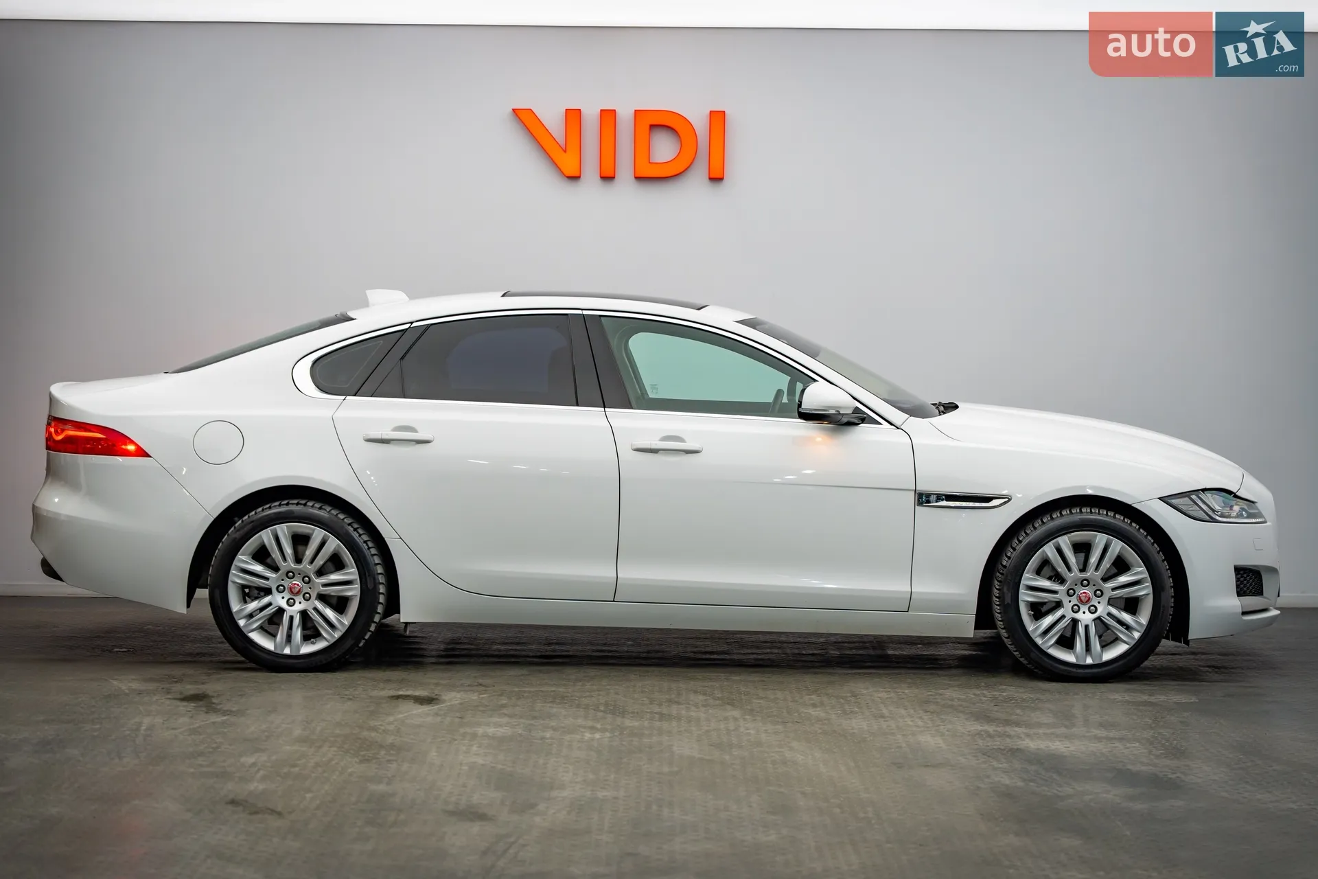 2016 Jaguar XF - мініатюра 4