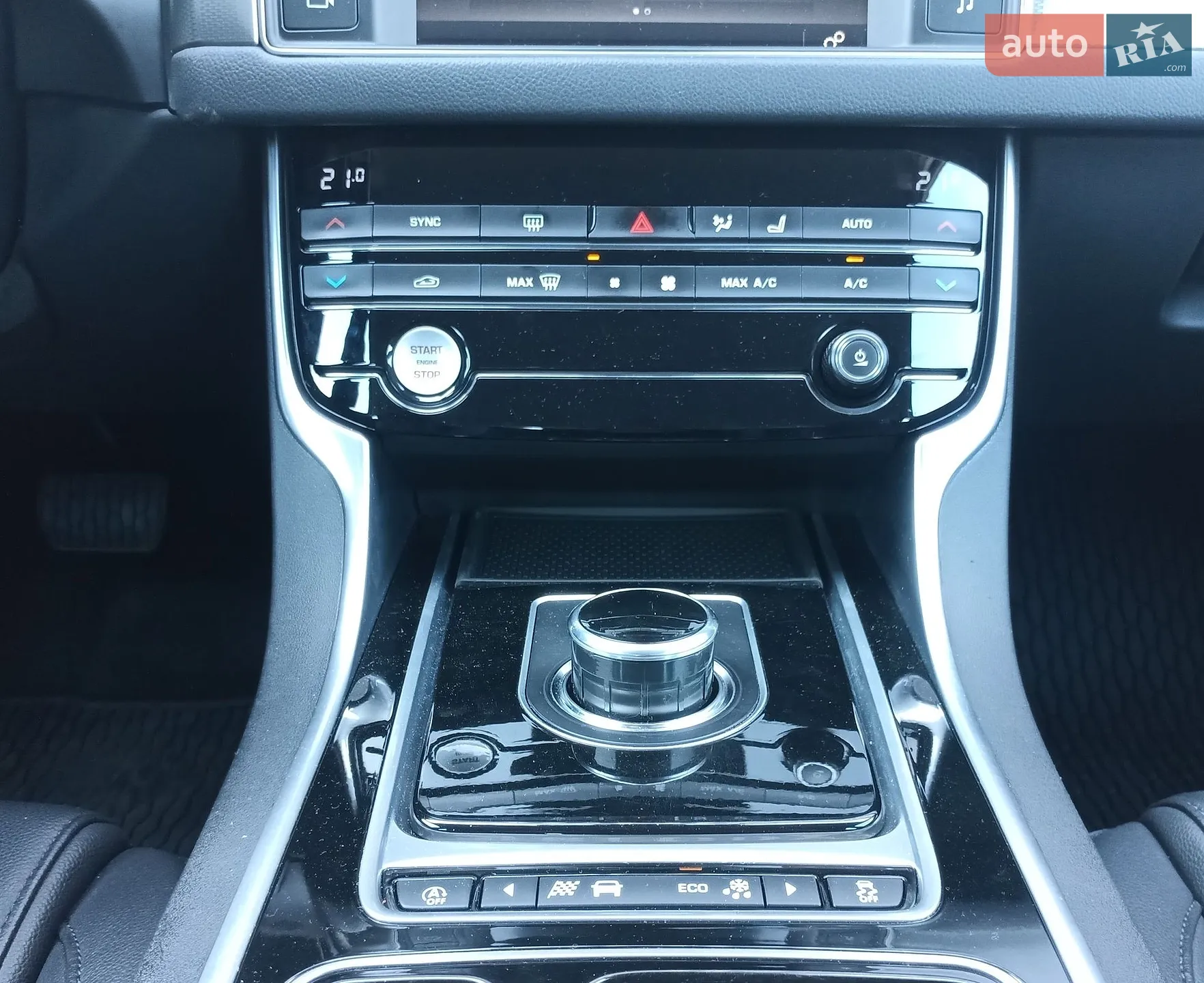 2017 Jaguar XF - мініатюра 15