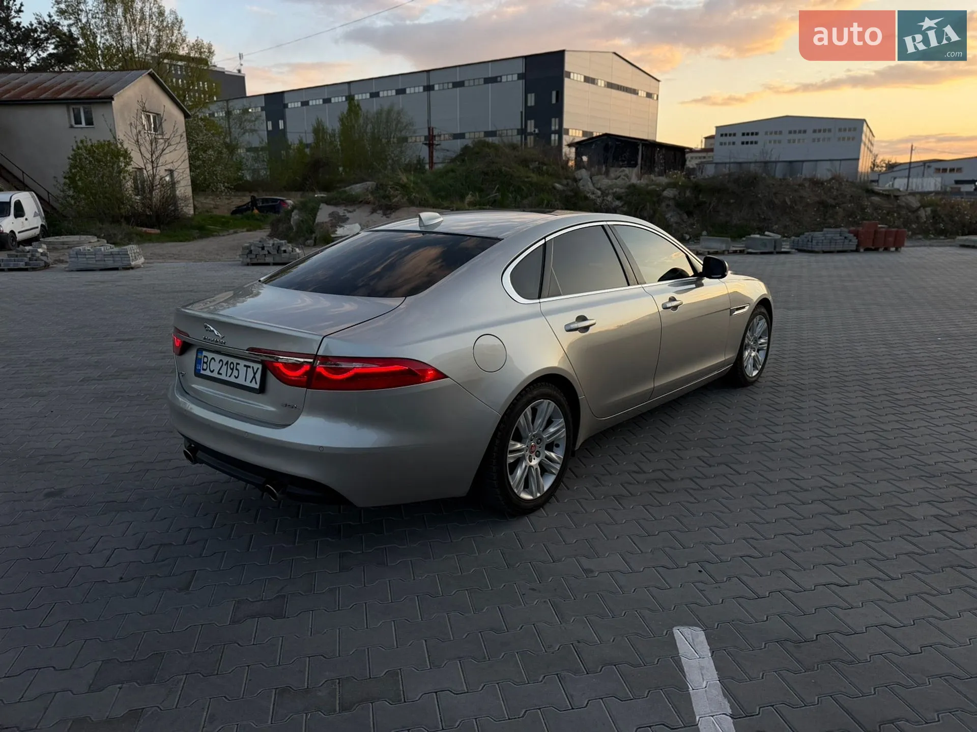 2016 Jaguar XF - мініатюра 12