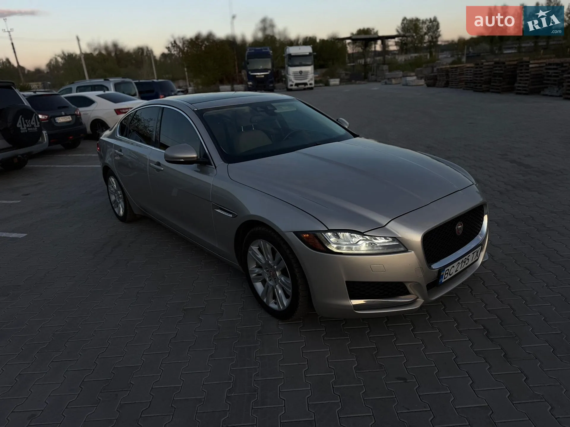 2016 Jaguar XF - мініатюра 3