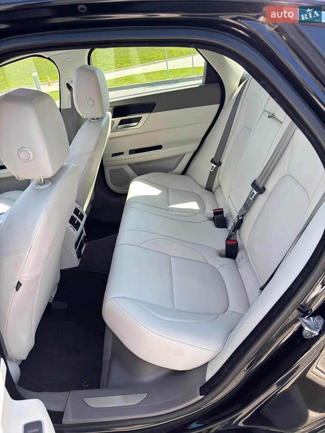2016 Jaguar XF - мініатюра 8