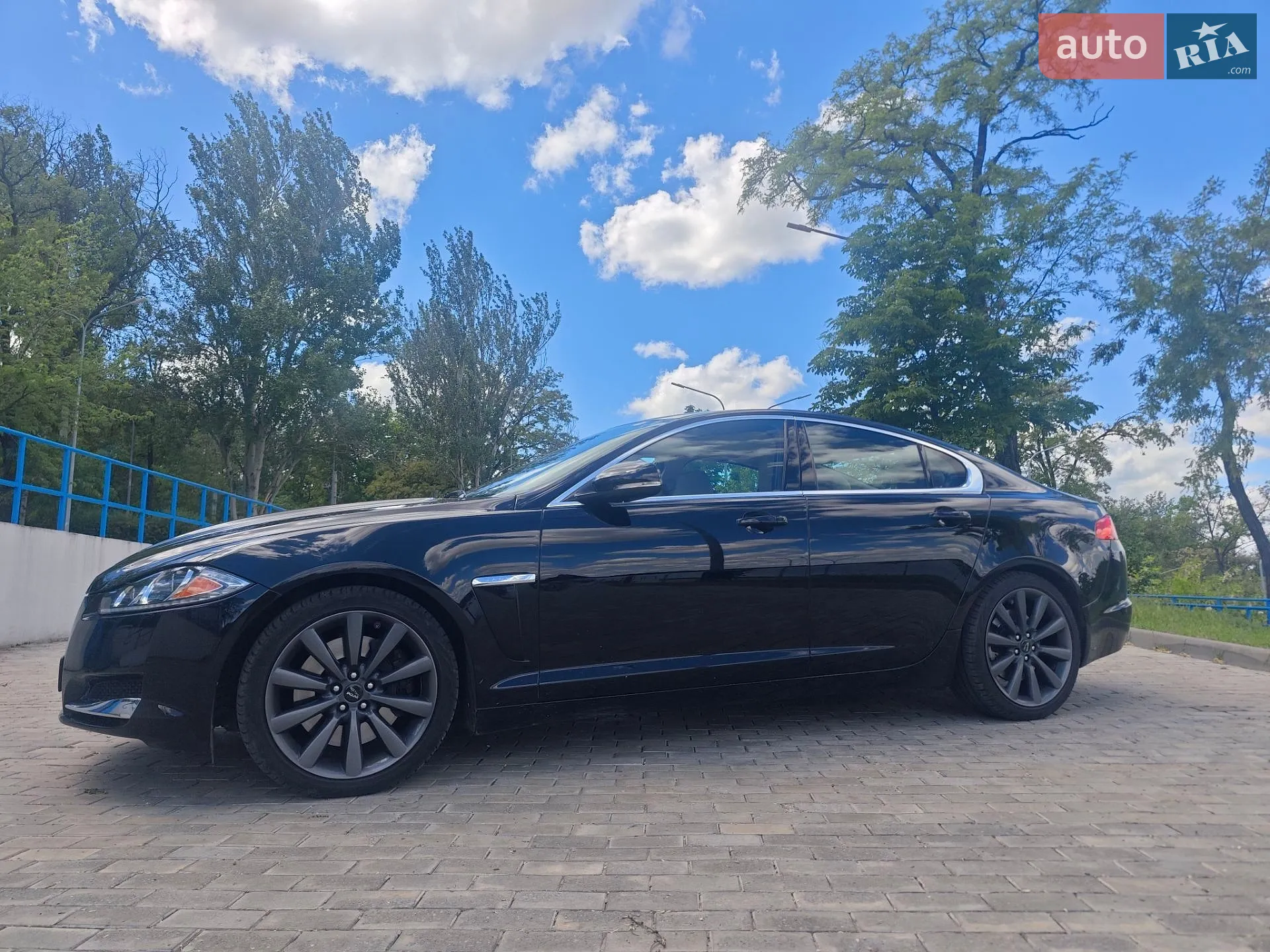 2013 Jaguar XF - мініатюра 2