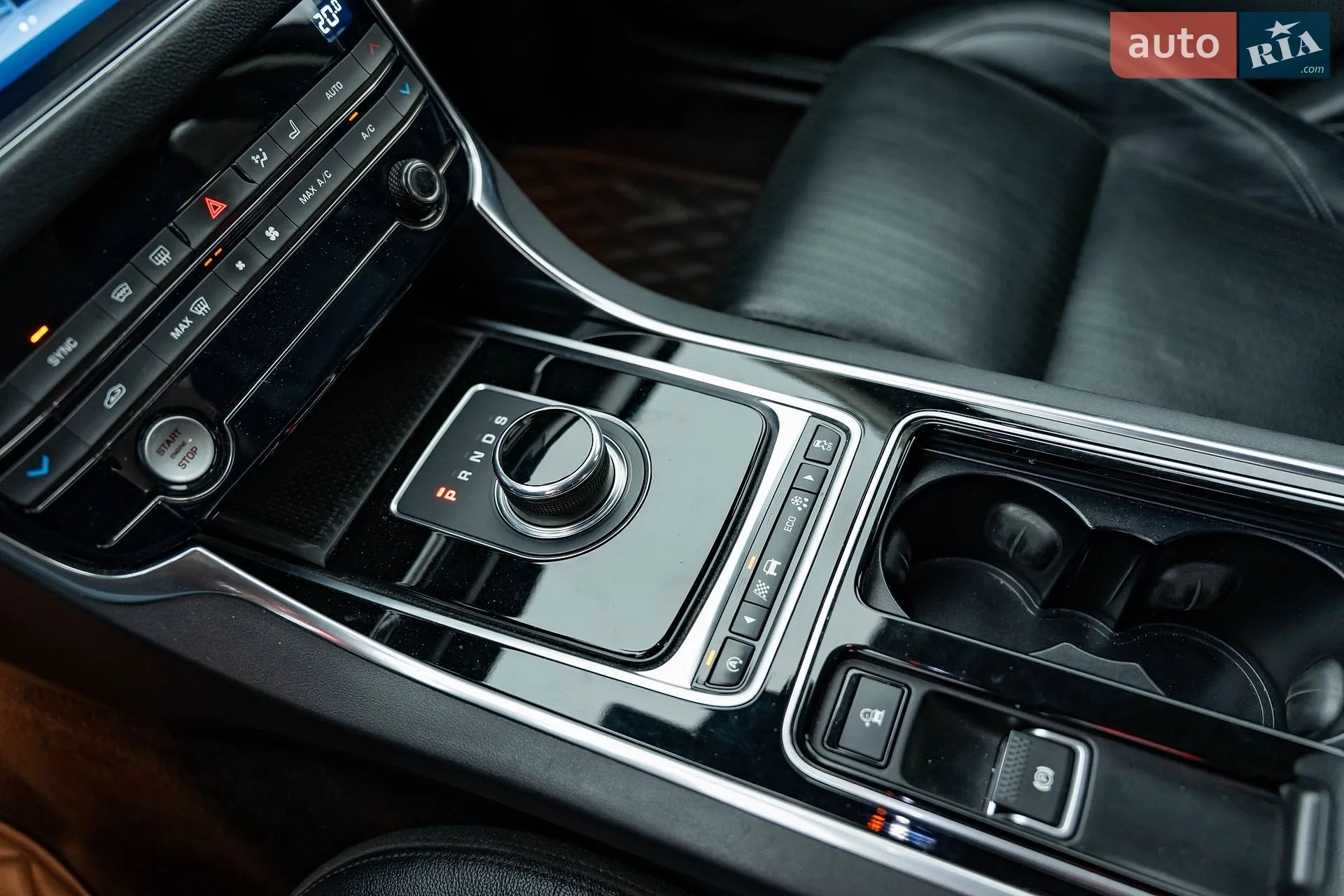 2016 Jaguar XF - мініатюра 23