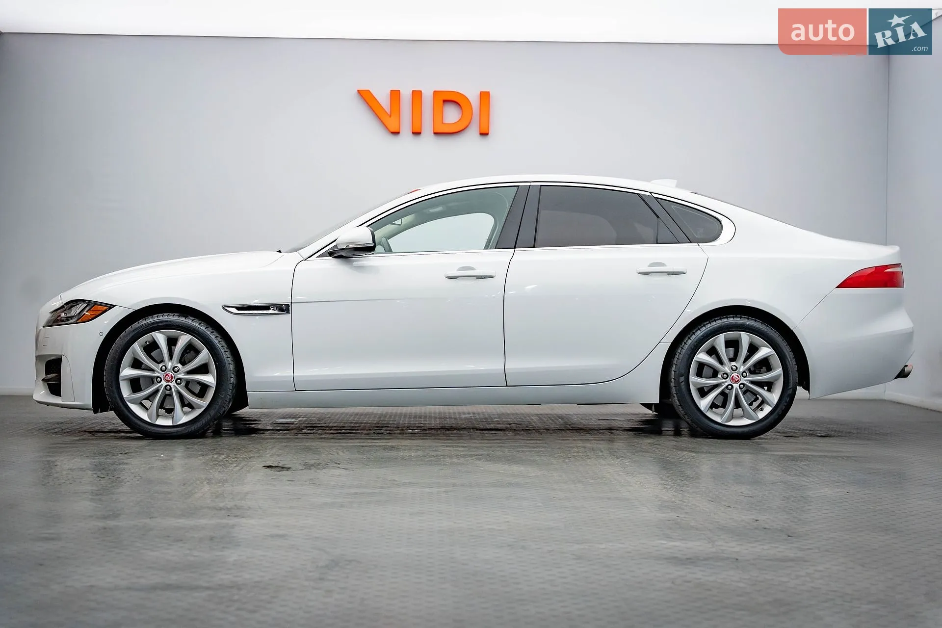 2016 Jaguar XF - мініатюра 3