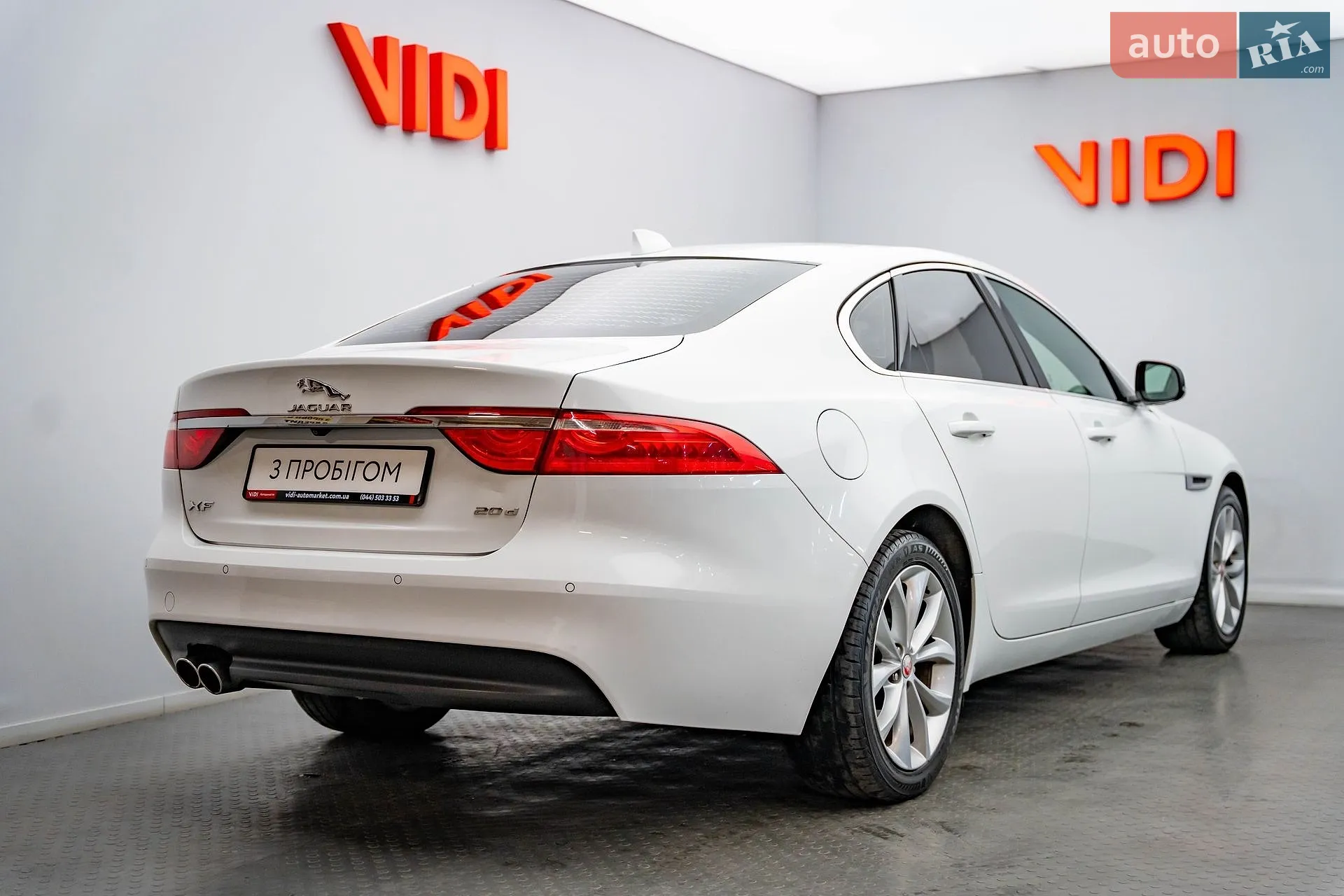 2016 Jaguar XF - мініатюра 2