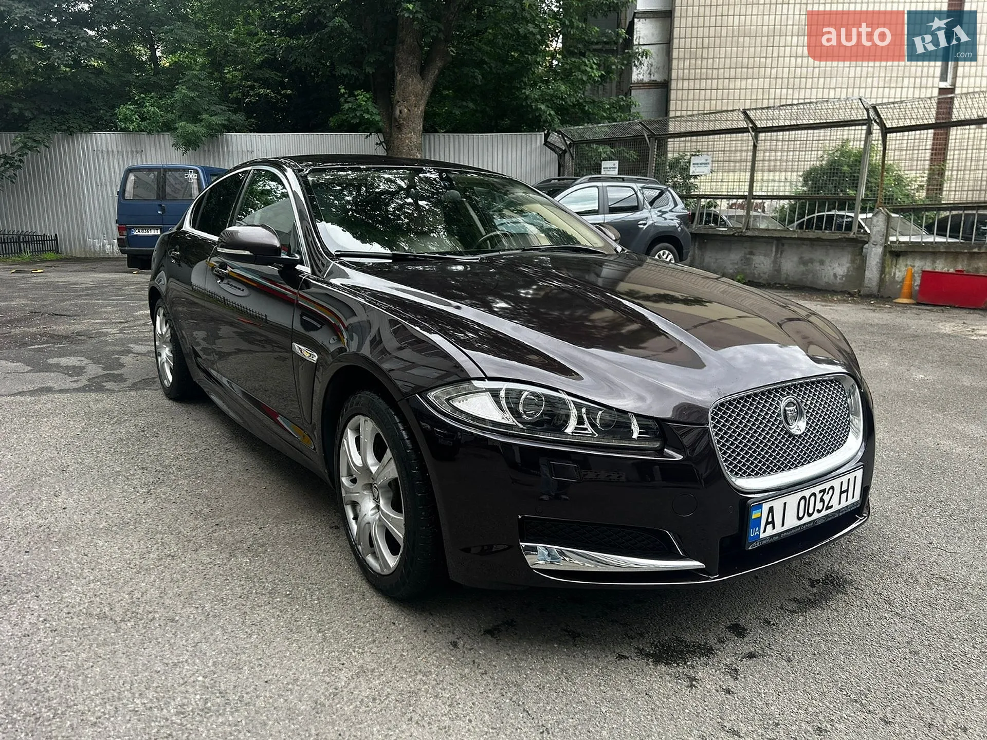 2012 Jaguar XF - мініатюра 2