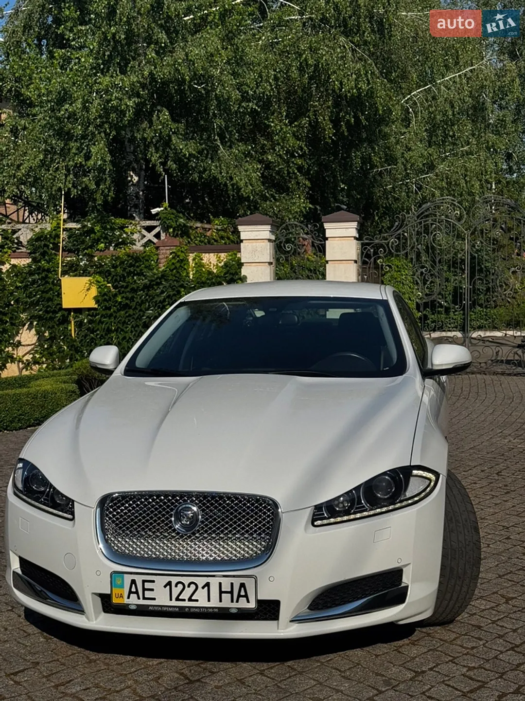 2012 Jaguar XF - мініатюра 3
