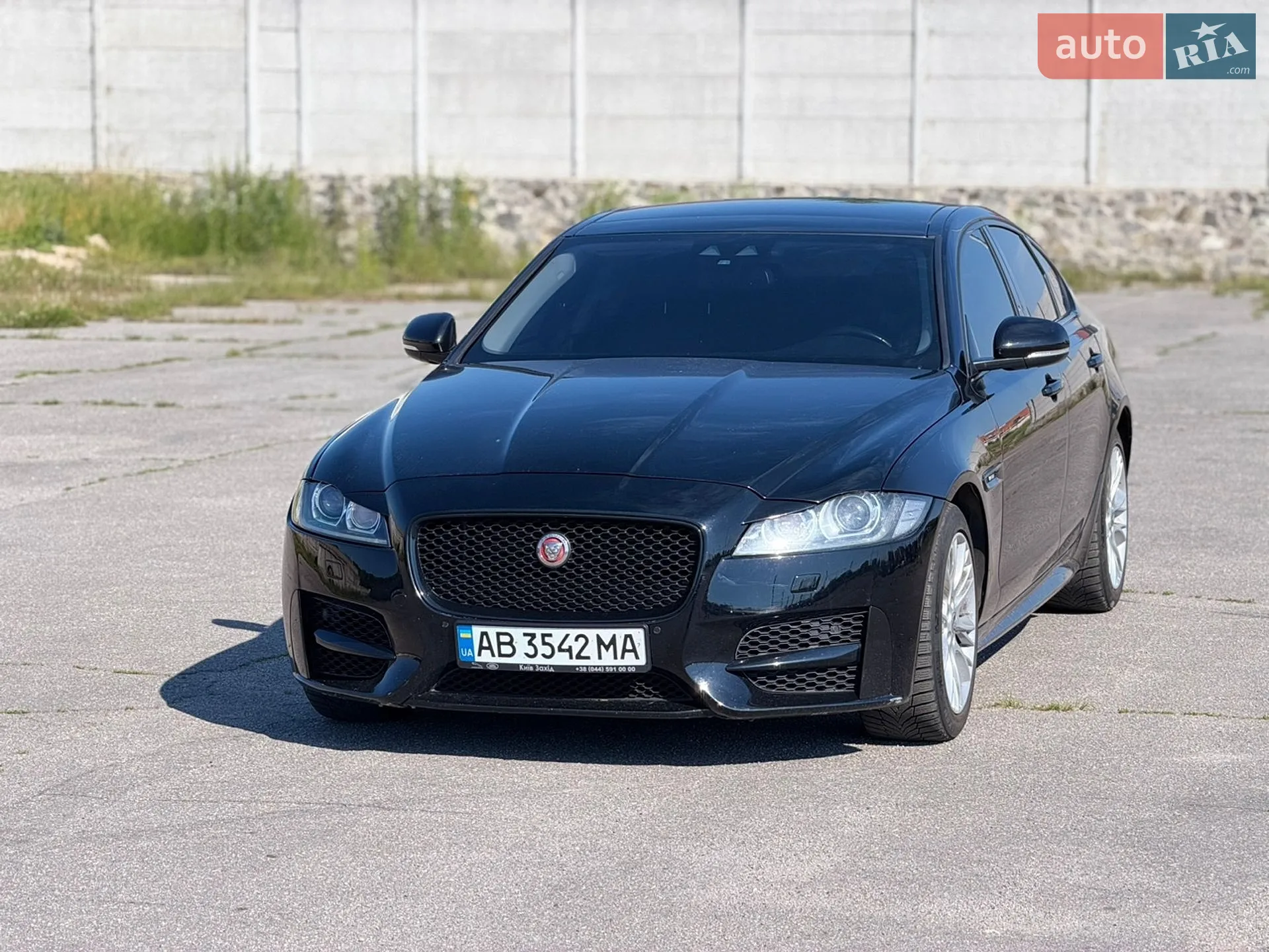 2016 Jaguar XF - мініатюра 2