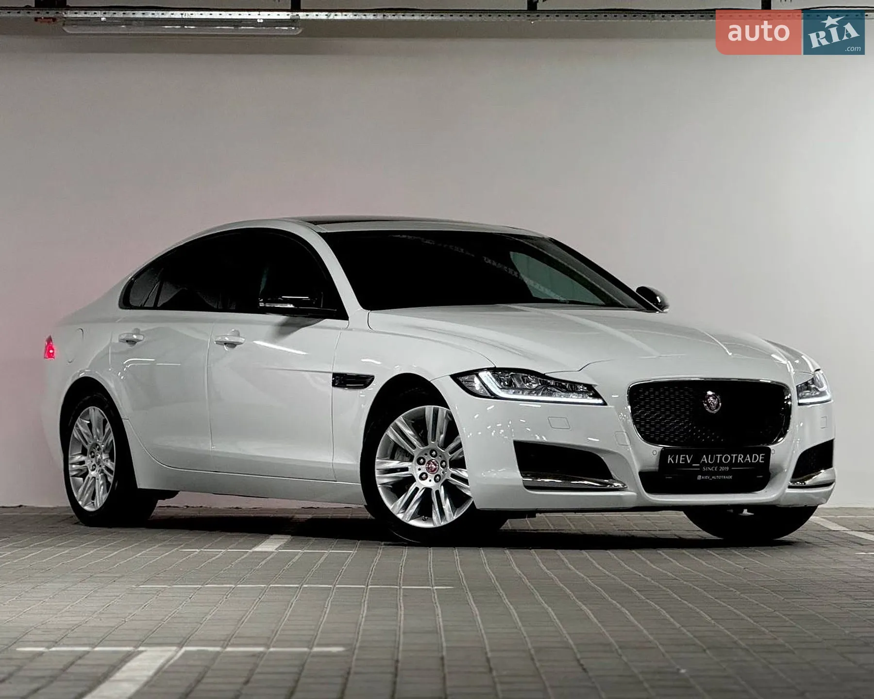 2016 Jaguar XF - фото 1