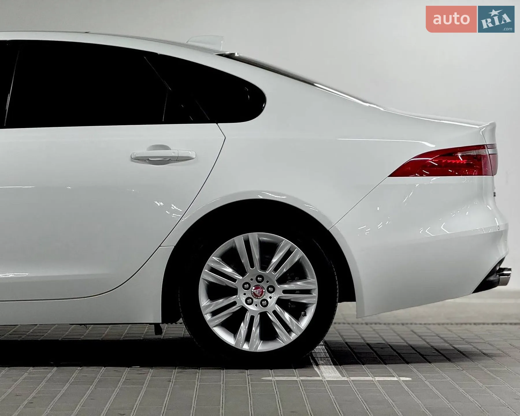 2016 Jaguar XF - мініатюра 13