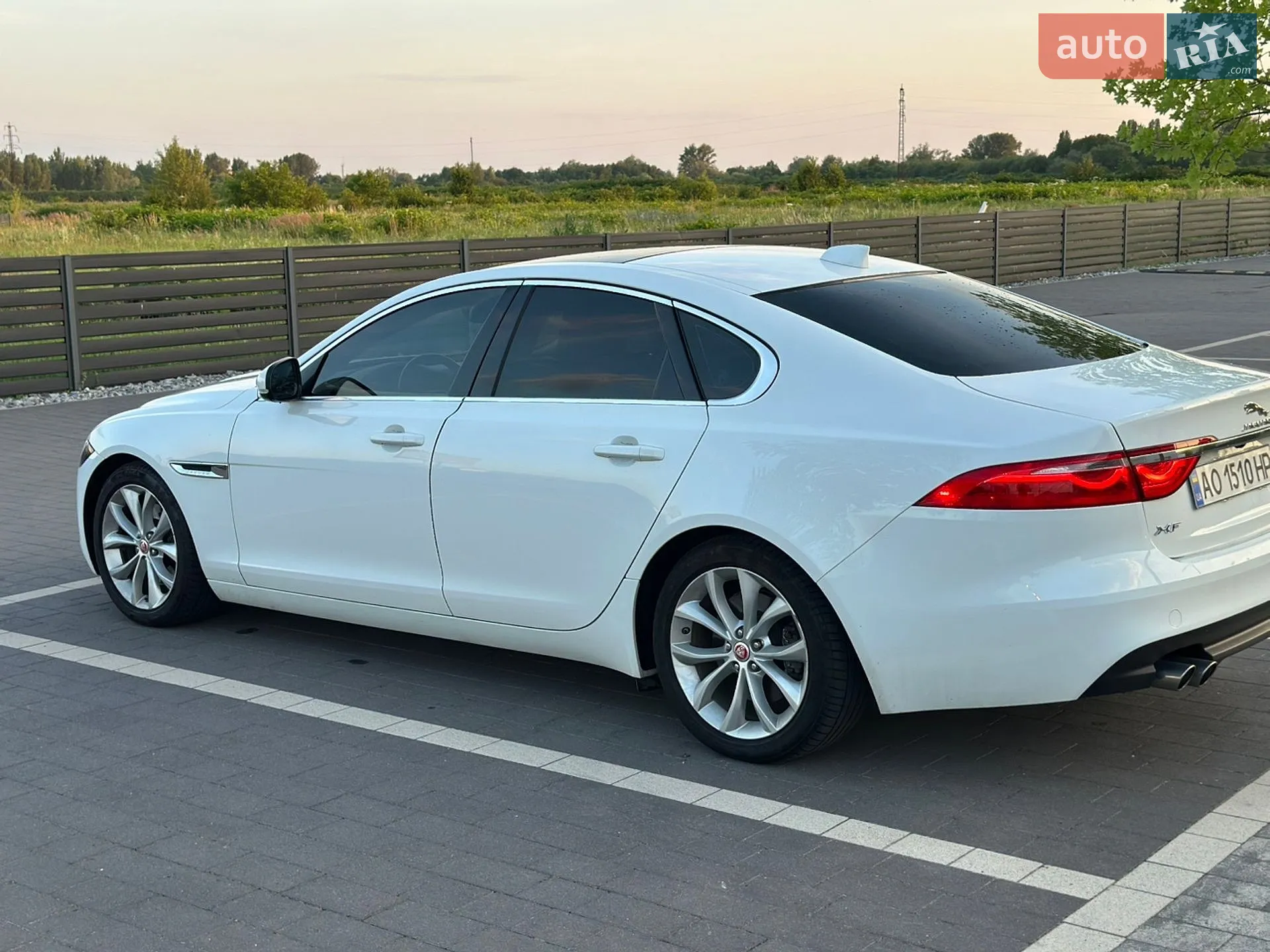 2016 Jaguar XF - мініатюра 4