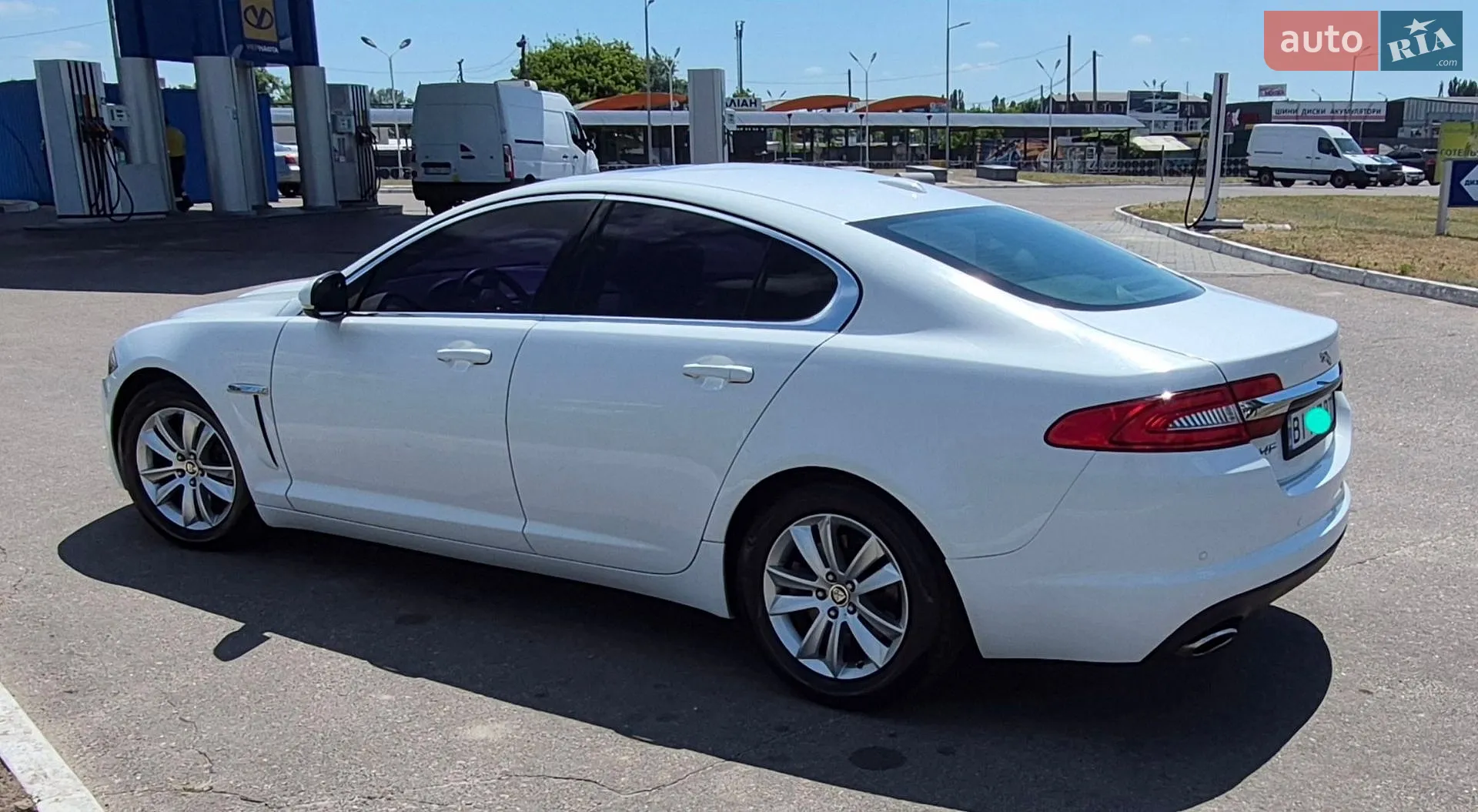 2012 Jaguar XF - мініатюра 2
