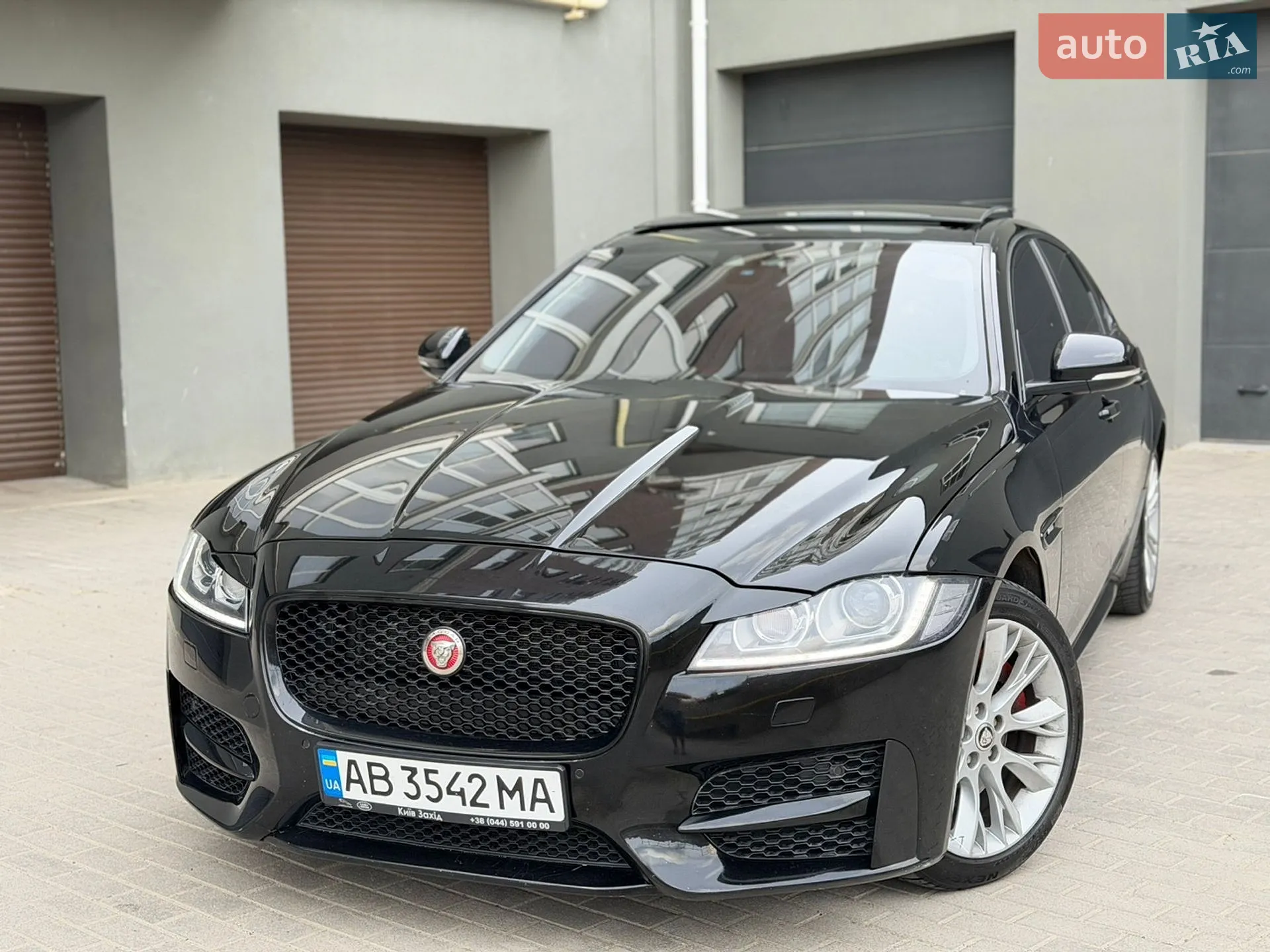 2016 Jaguar XF - мініатюра 3