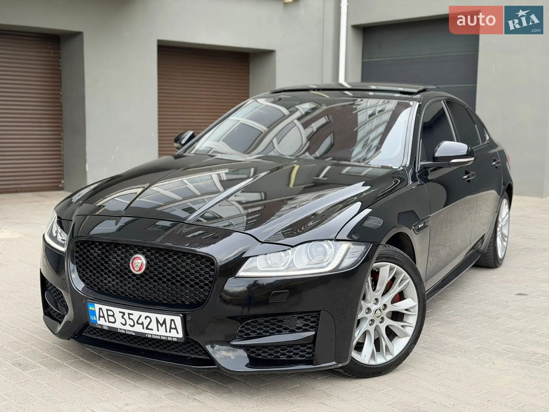 2016 Jaguar XF - мініатюра 2
