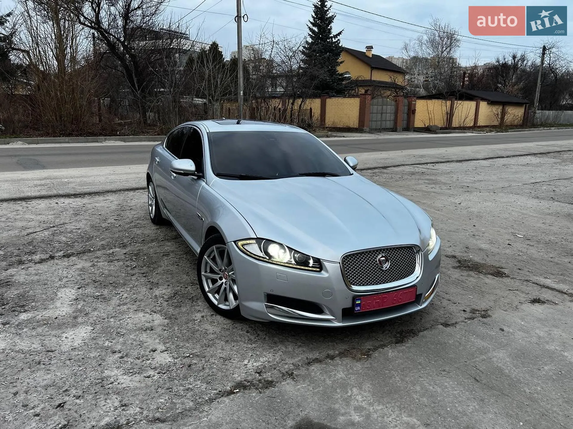 2014 Jaguar XF - мініатюра 2