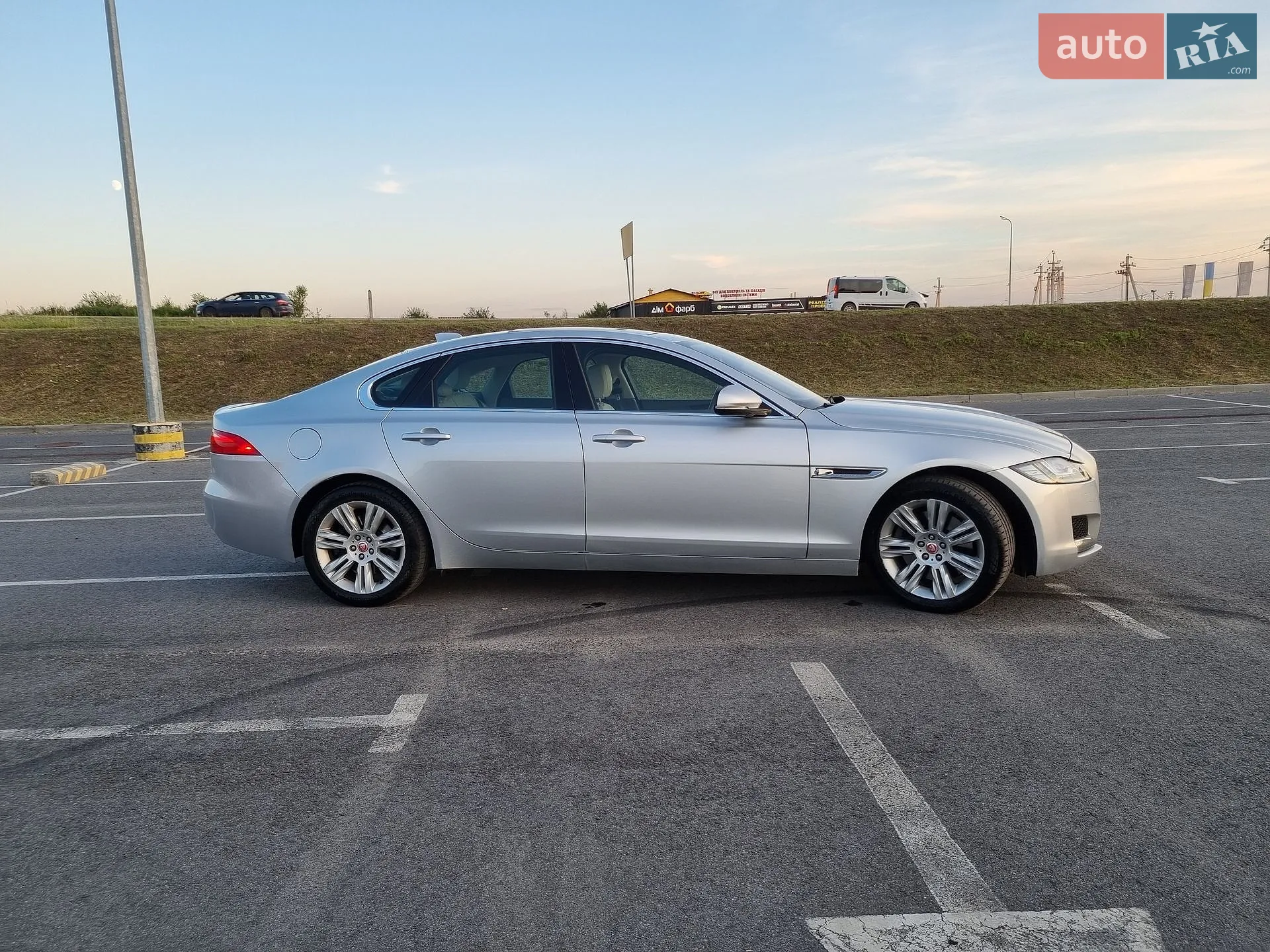 2016 Jaguar XF - мініатюра 3
