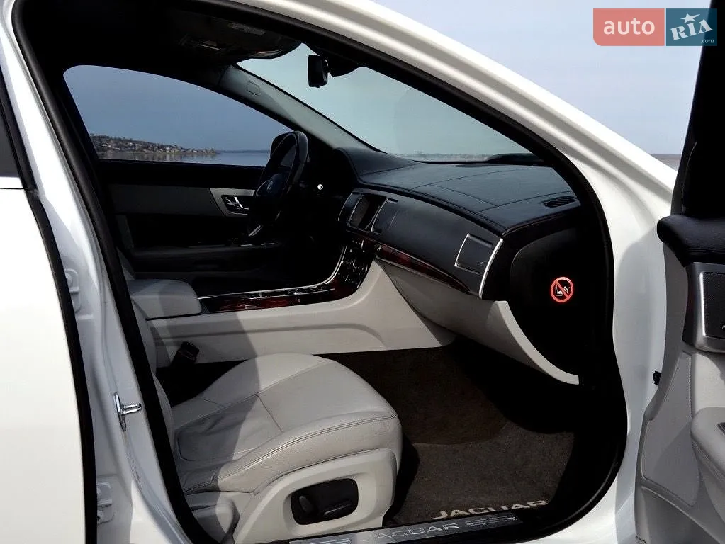 2015 Jaguar XF - мініатюра 26