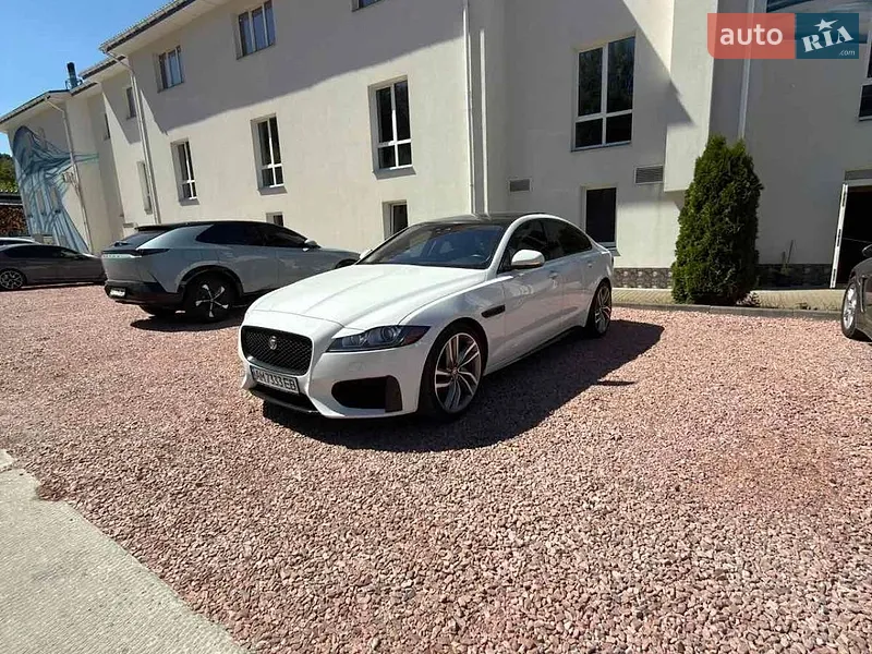 Jaguar XF