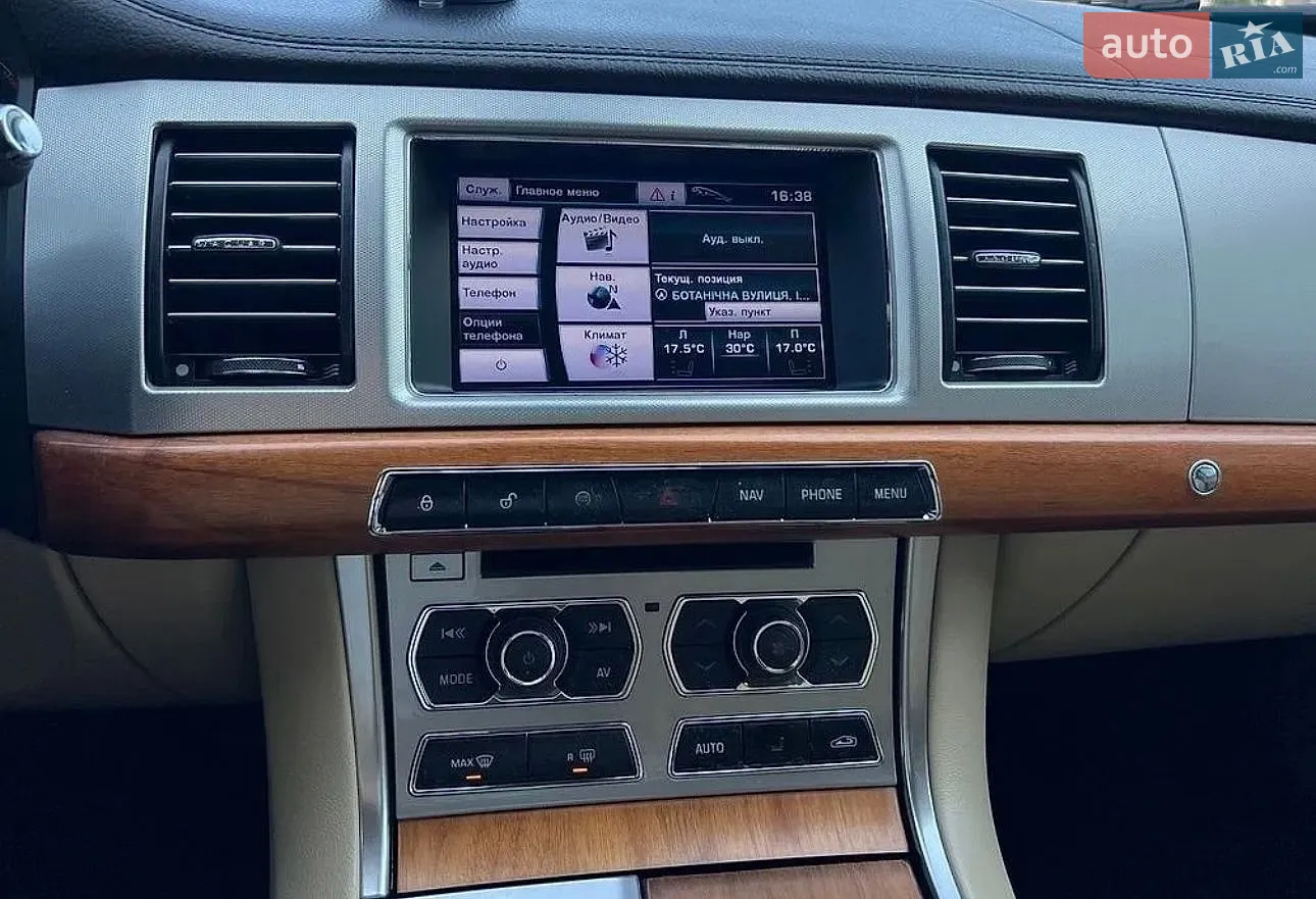 2012 Jaguar XF - мініатюра 17