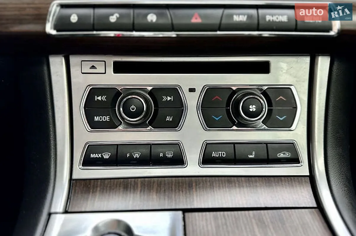 2012 Jaguar XF - мініатюра 15